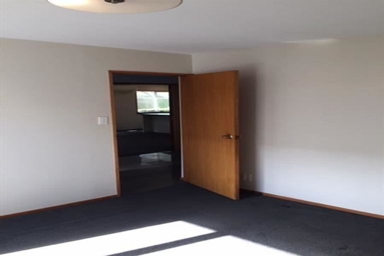 Photo of property in 2/144a Yaldhurst Road, Sockburn, Christchurch, 8042