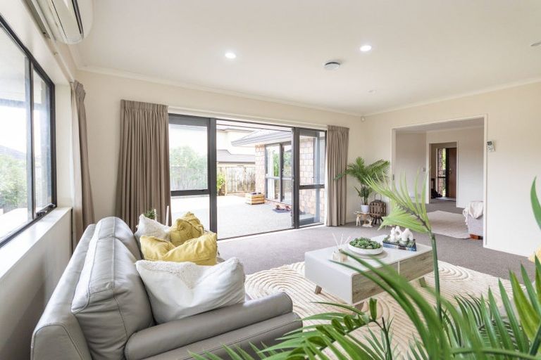 Photo of property in 7 Lourie Way, Fitzherbert, Palmerston North, 4410