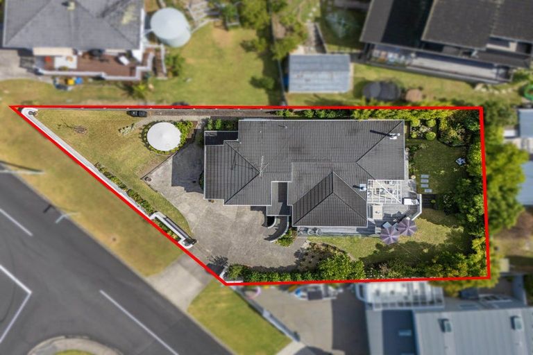 Photo of property in 6 Crown Road, Tindalls Beach, Whangaparaoa, 0930