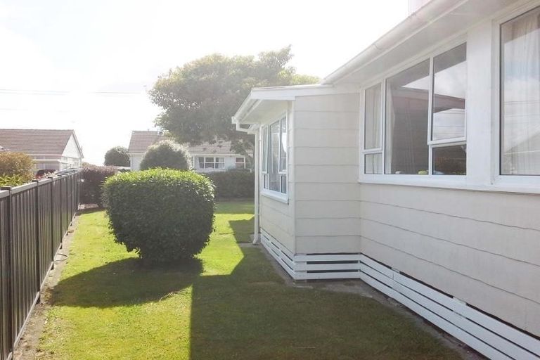 Photo of property in 48 Lismore Street, Merrilands, New Plymouth, 4312