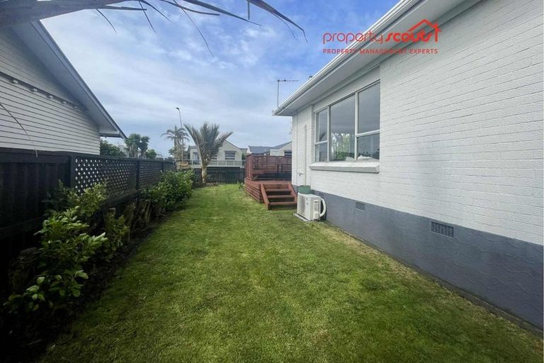 Photo of property in 16 Mangorei Road, Strandon, New Plymouth, 4312