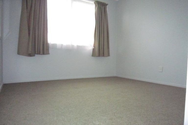 Photo of property in 38 Thornlow Street, Glendene, Auckland, 0602