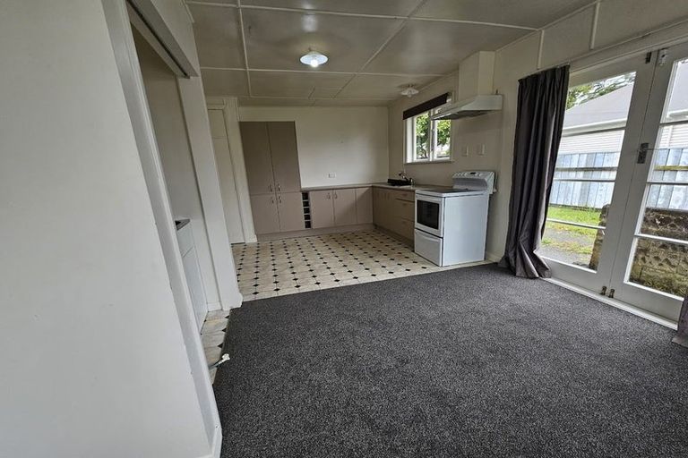 Photo of property in 71 Queenwood Road, Levin, 5510