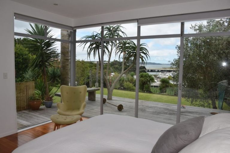 Photo of property in 42 Covil Avenue, Te Atatu South, Auckland, 0610