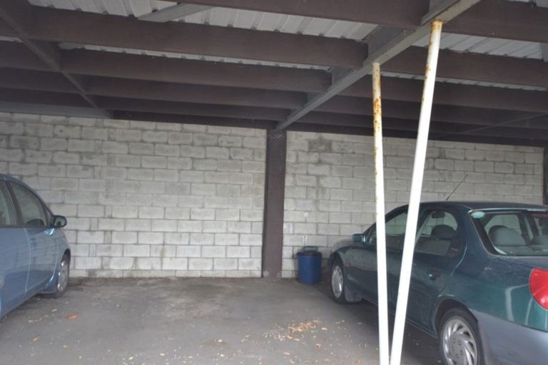 Photo of property in Newman Court Apartments, 2 Newman Terrace, Thorndon, Wellington, 6011