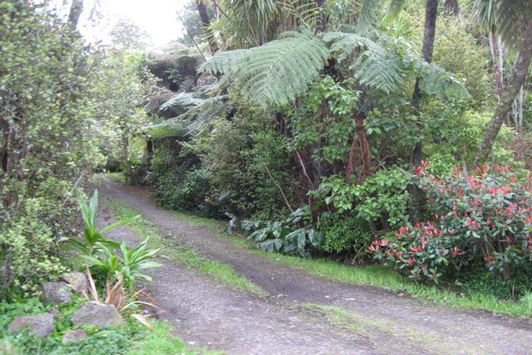 Photo of property in 39 Bush Road, Waiatarua, Auckland, 0604