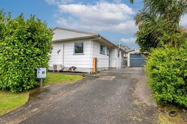 Photo of property in 10 Vincent Drive, Levin, 5510