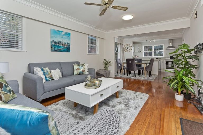 Photo of property in 37 Orion Place, Hillcrest, Auckland, 0627