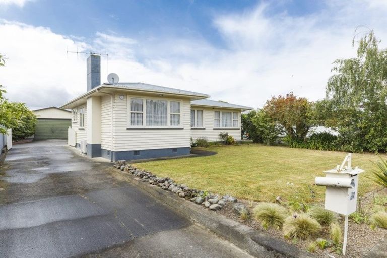 Photo of property in 17 Kaituna Street, Milson, Palmerston North, 4414
