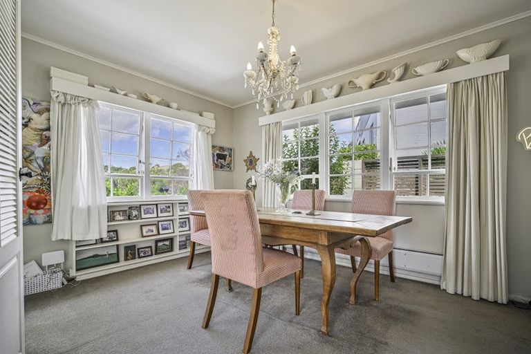 Photo of property in 2 Aotea Crescent, Havelock North, 4130