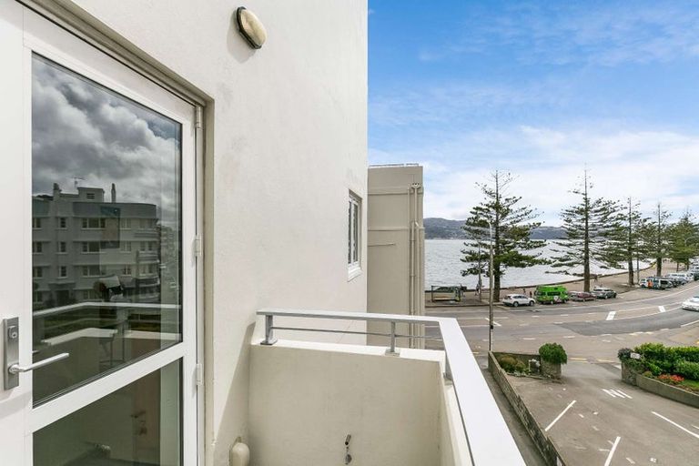 Photo of property in Rehutai Flats, 5/268 Oriental Parade, Oriental Bay, Wellington, 6011