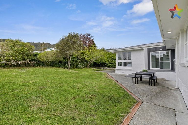 Photo of property in 347 Stokes Valley Road, Stokes Valley, Lower Hutt, 5019