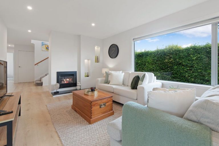 Photo of property in 1/18 Ridge Road, Waiake, Auckland, 0630