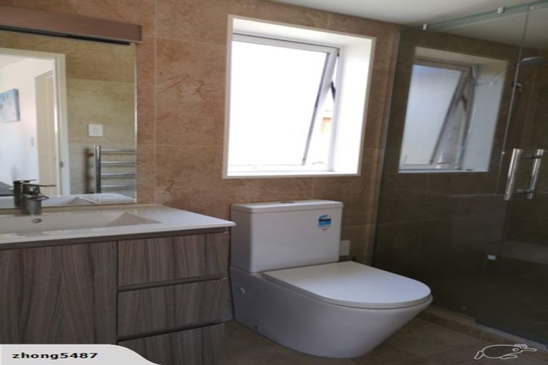 Photo of property in 35 Renoir Street, West Harbour, Auckland, 0618