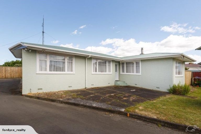 Photo of property in 9 Greenock Place, Awapuni, Palmerston North, 4412