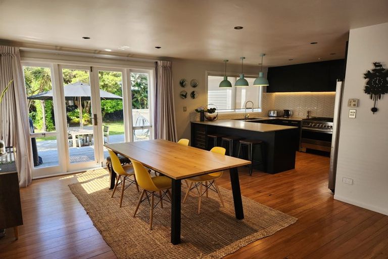 Photo of property in 7 Renata Crescent, Te Atatu Peninsula, Auckland, 0610