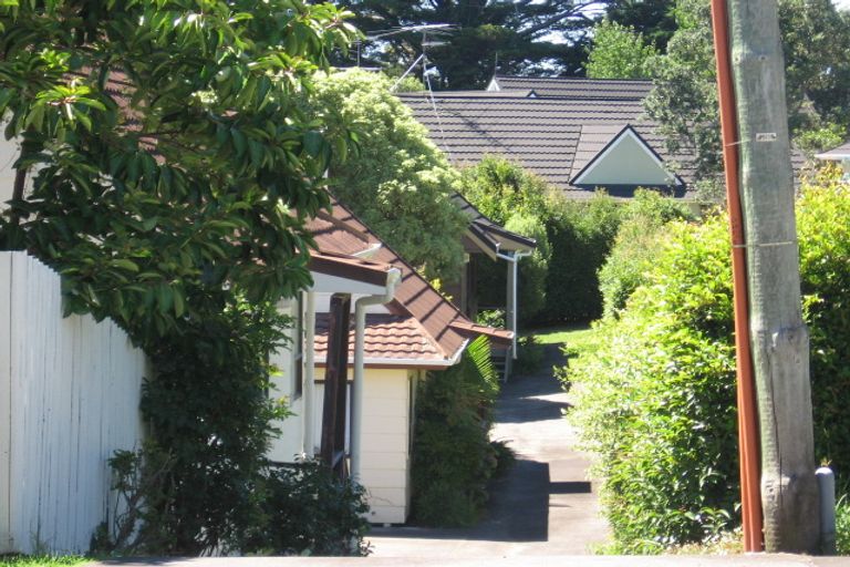 Photo of property in 1/13 Aorangi Place, Birkenhead, Auckland, 0626