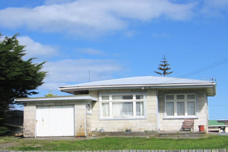 Photo of property in 8 Pratt Avenue, Foxton Beach, Foxton, 4815