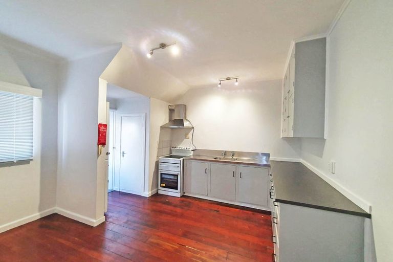 Photo of property in 2/68 Shakespeare Road, Bluff Hill, Napier, 4110