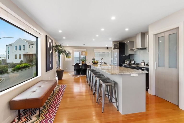 Photo of property in 5 Bunker Way, Strathmore Park, Wellington, 6022