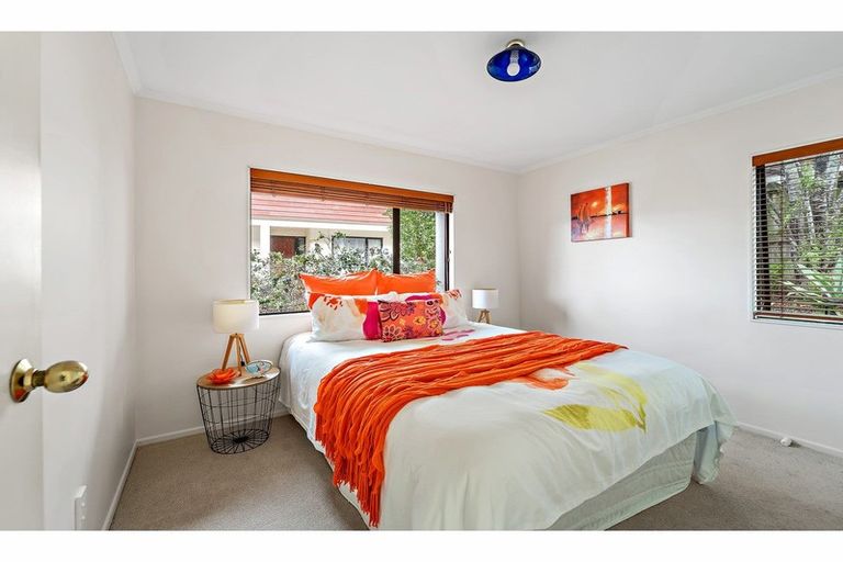 Photo of property in 2/5 Anne Road, Hillcrest, Auckland, 0627