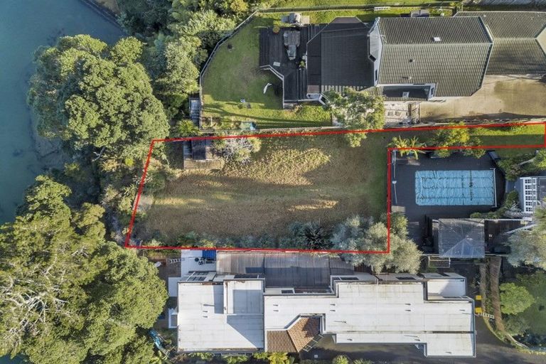 Photo of property in 2/11 Beach Haven Road, Beach Haven, Auckland, 0626