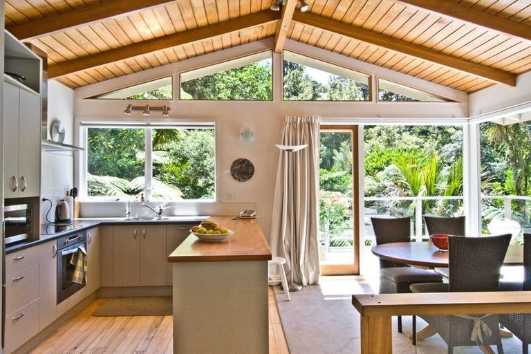 Photo of property in 133 Konini Road, Titirangi, Auckland, 0604