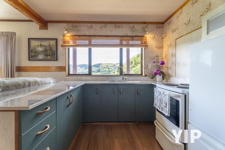 Photo of property in 9 Victory Crescent, Tawa, Wellington, 5028