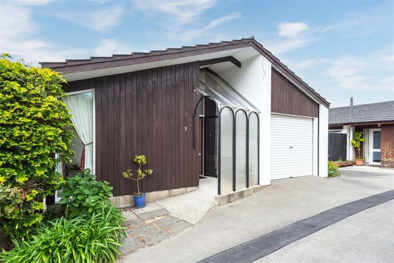Photo of property in 5 Raekura Place, Redcliffs, Christchurch, 8081