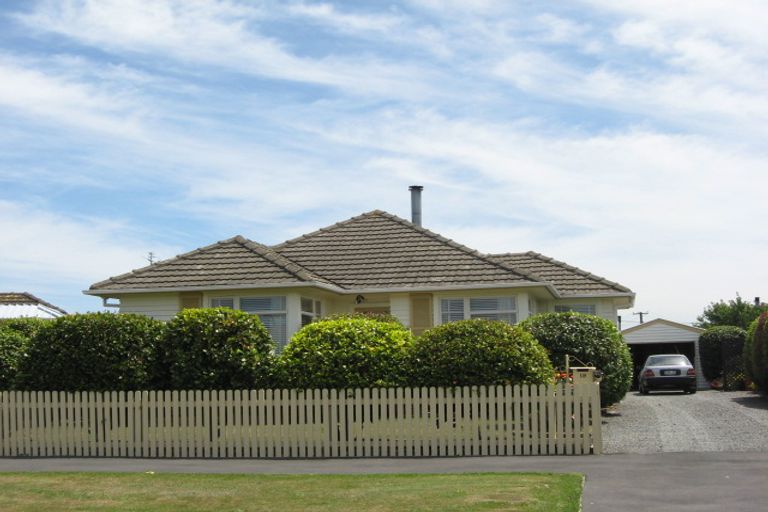 Photo of property in 19 Emlyn Place, Avondale, Christchurch, 8061
