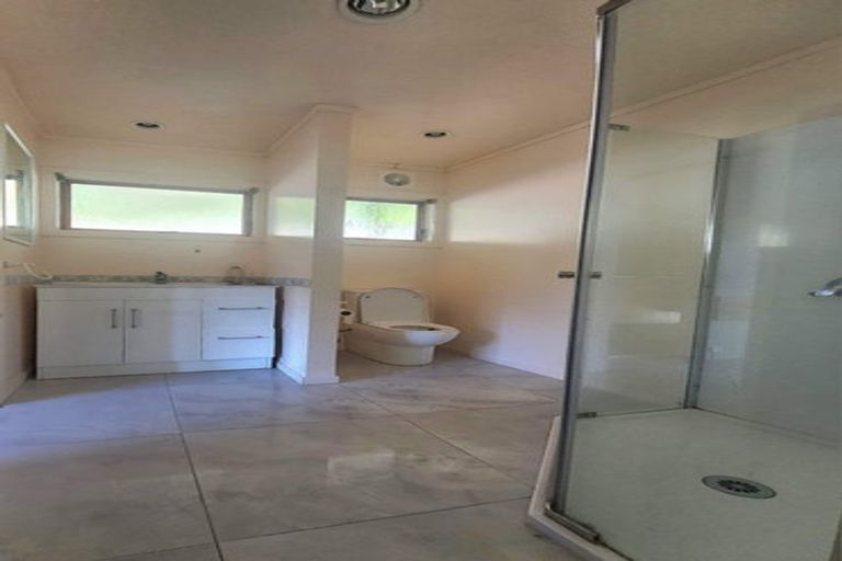 Photo of property in 37 Sunset Road, Totara Vale, Auckland, 0632