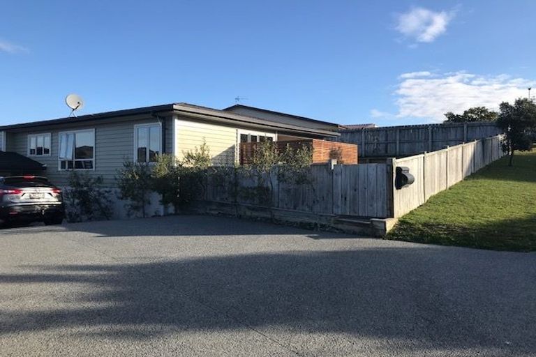 Photo of property in 4 Kaweka Close, Aotea, Porirua, 5024