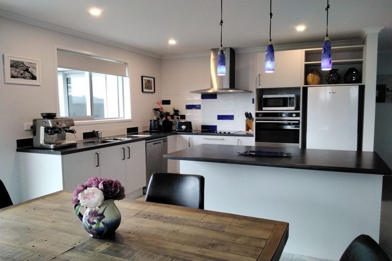 Photo of property in 22 Olney Court, One Tree Point, 0118