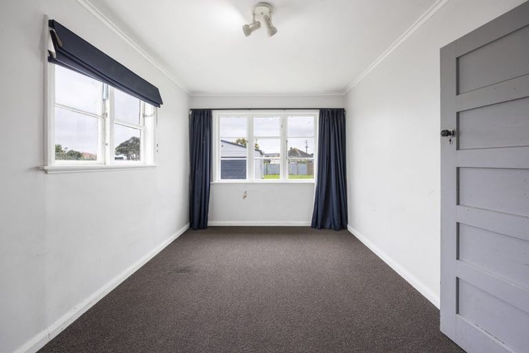 Photo of property in 12 Egmont Street, Patea, 4520