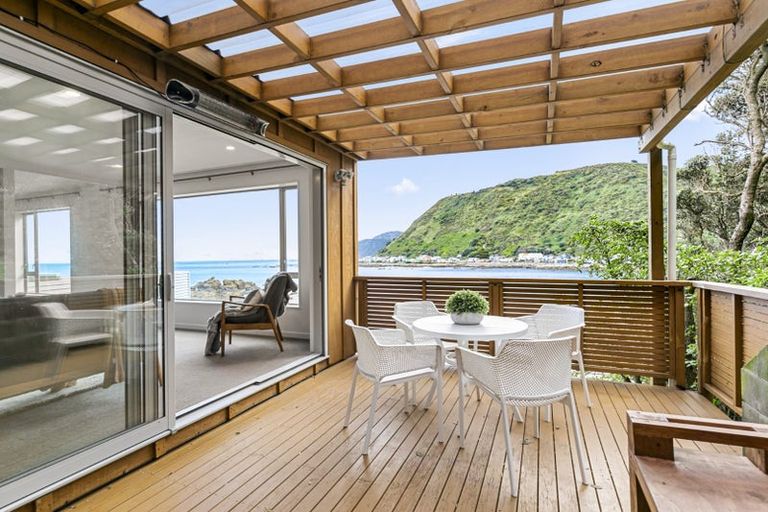 Photo of property in 8 Owhiro Bay Parade, Island Bay, Wellington, 6023
