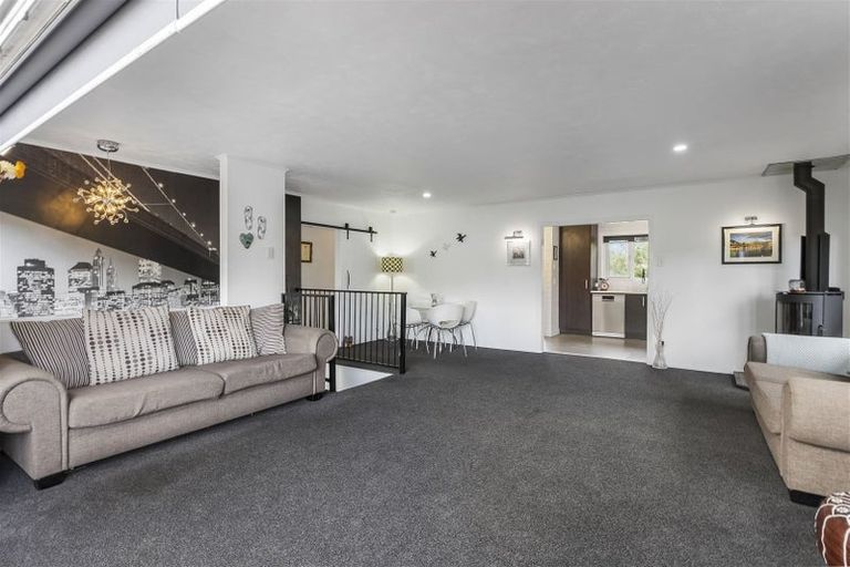 Photo of property in 76 Marine Parade, Mellons Bay, Auckland, 2014