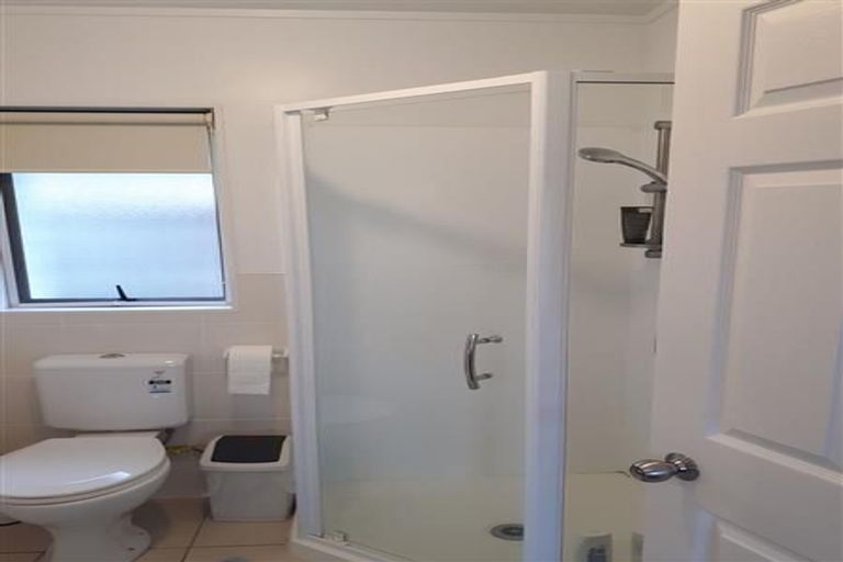 Photo of property in 22 Harbour Lights Close, West Harbour, Auckland, 0618