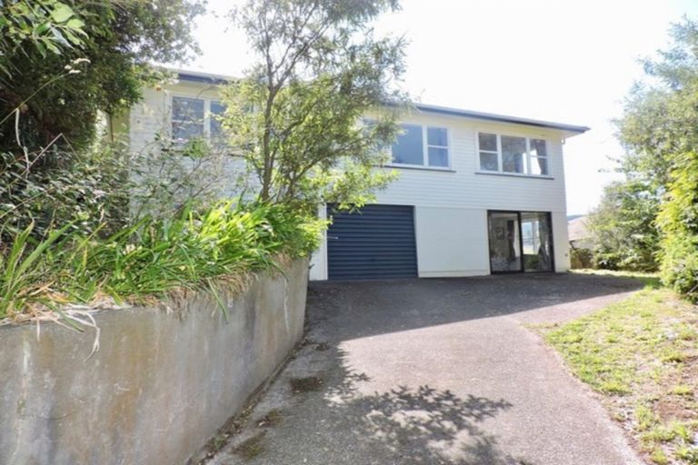 Photo of property in 89 Redwood Avenue, Tawa, Wellington, 5028