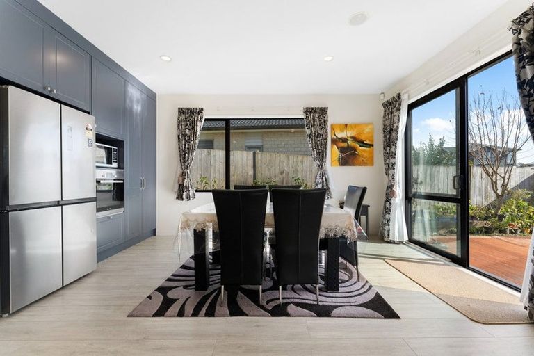 Photo of property in 24 Mettam Drive, Swanson, Auckland, 0614