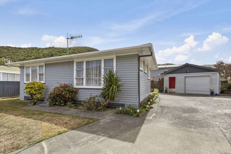 Photo of property in 51 Parenga Street, Wainuiomata, Lower Hutt, 5014