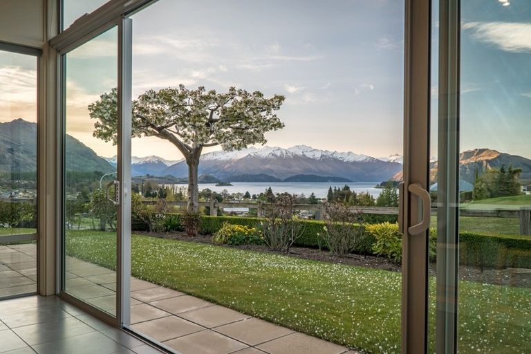Photo of property in 19 Faulks Terrace, Wanaka, 9305