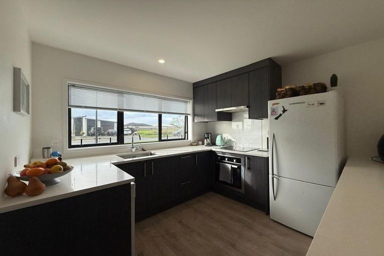 Photo of property in 22 Koiora Road, Clarks Beach, 2122