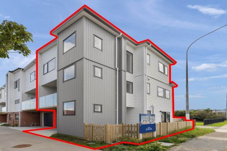 Photo of property in 723a Massey Road, Mangere, Auckland, 2022