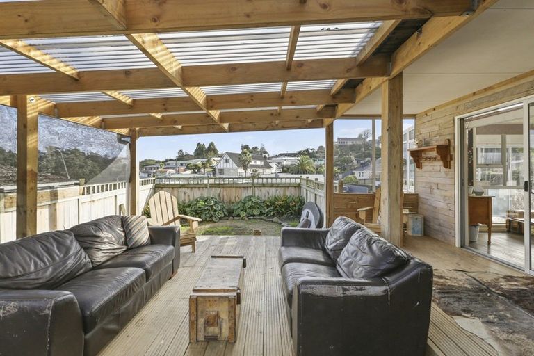 Photo of property in 47 Cumberland Street, Merrilands, New Plymouth, 4312