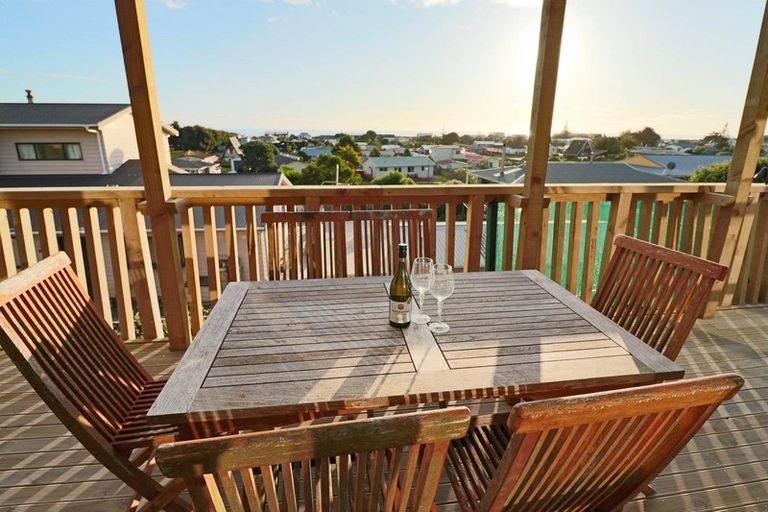 Photo of property in 6 Arataki Grove, Waitarere Beach, Levin, 5510