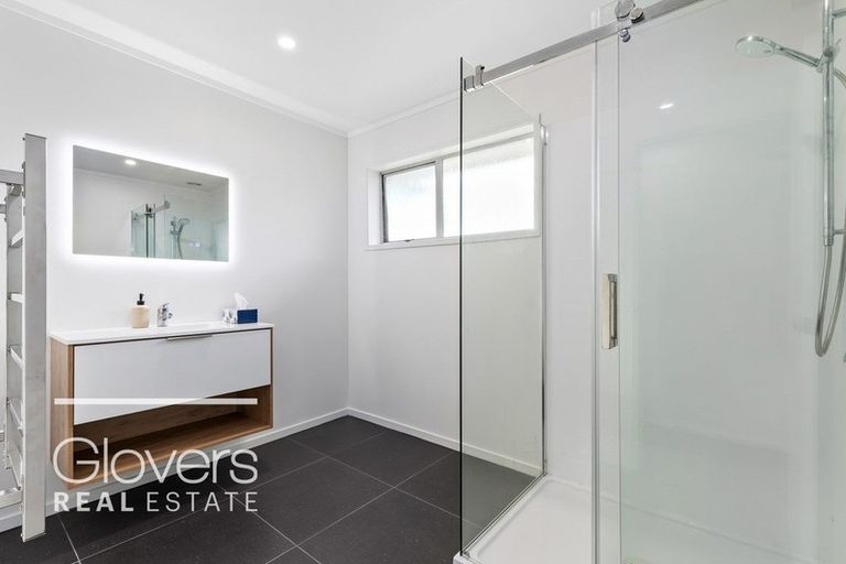 Photo of property in 10 Seabar Place, Glen Eden, Auckland, 0602