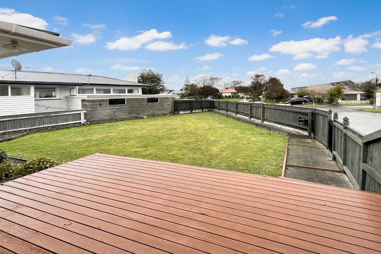 Photo of property in 8 Woburn Place, Takaro, Palmerston North, 4412