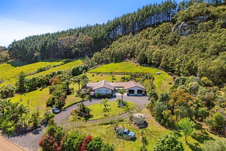 Photo of property in 80 Hodge Road, Coroglen, Whitianga, 3591