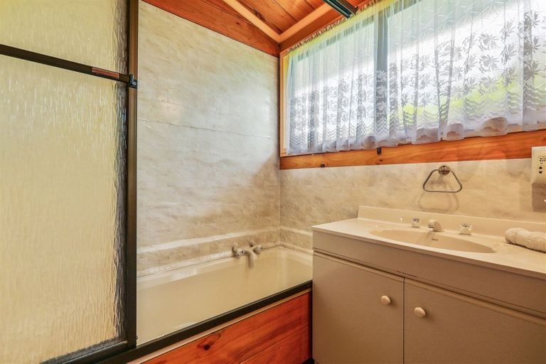 Photo of property in 5 Hillcrest Place, Avonhead, Christchurch, 8042