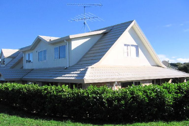 Photo of property in 1 Stonedge Lane, Rosedale, Auckland, 0632